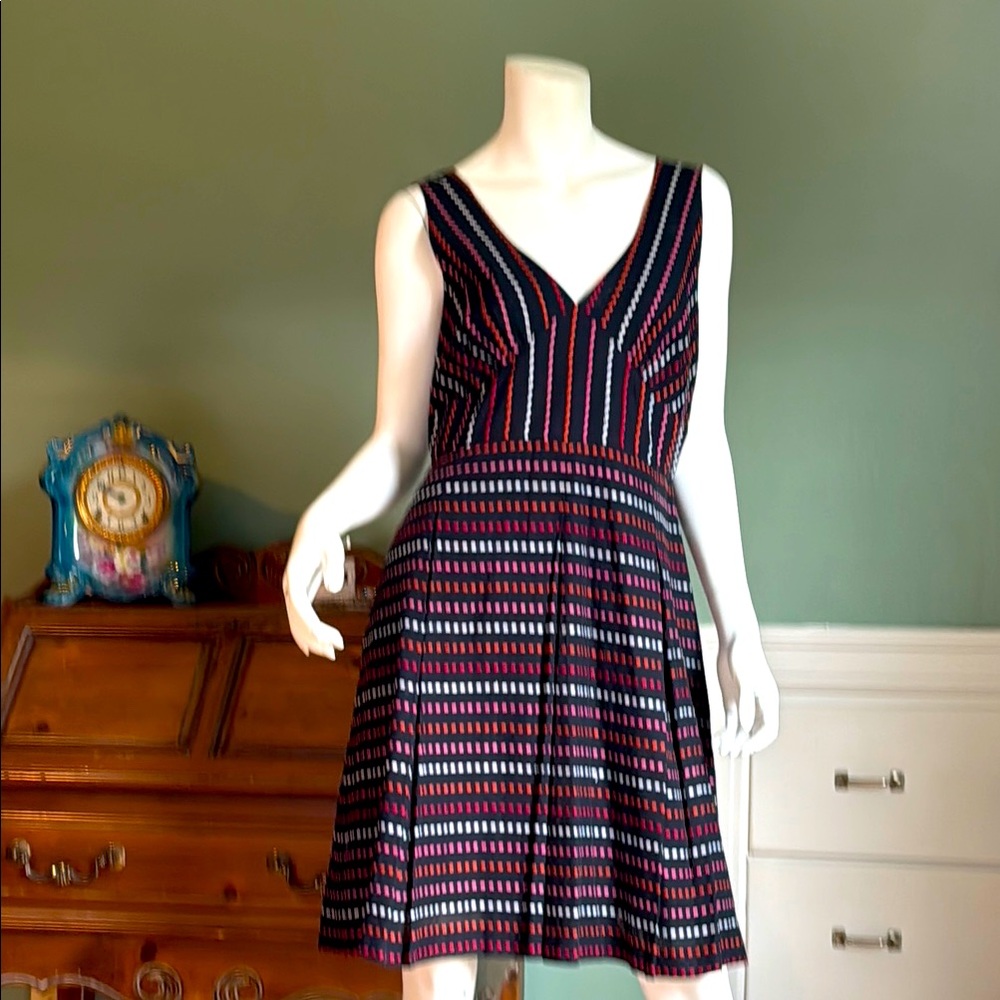 Mac & Jac Black and White Sleeveless V-Neck Midi Dress